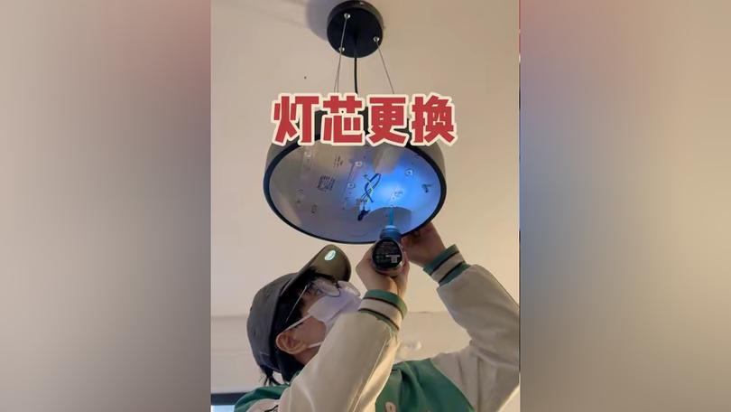 灯坏了怎么换灯芯