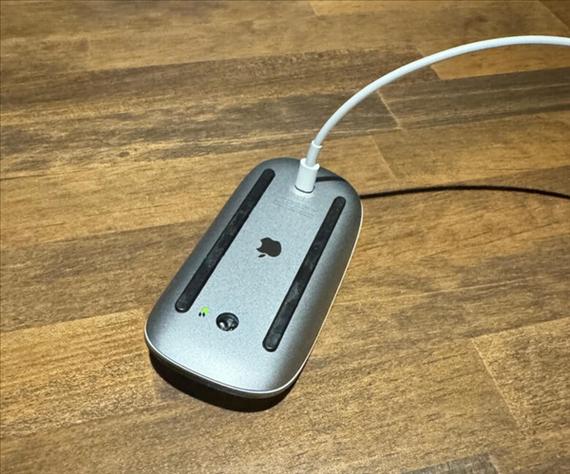 苹果二代鼠标怎么充电