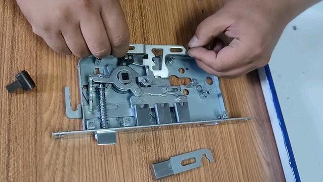 门锁的拆卸与安装方法