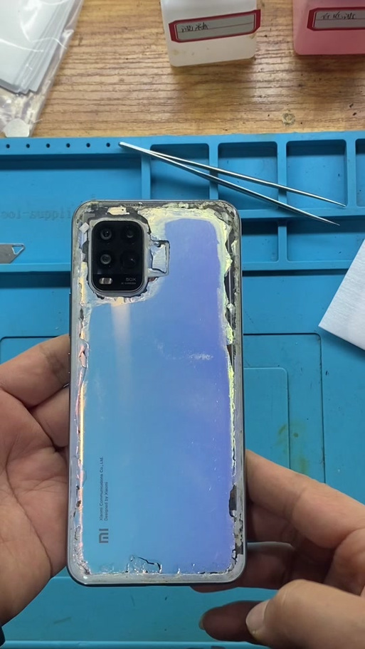手机后盖掉漆