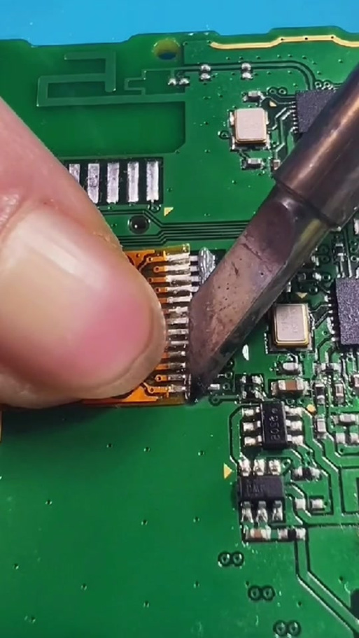 液晶电视排线拆卸视频