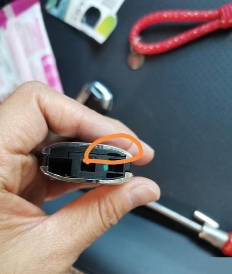 如何正确更换钥匙电池