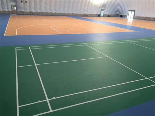 羽毛球场地地板用什么材料