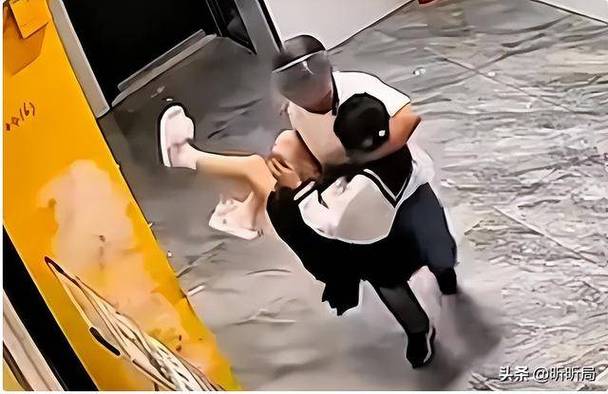 袭胸属于什么罪
