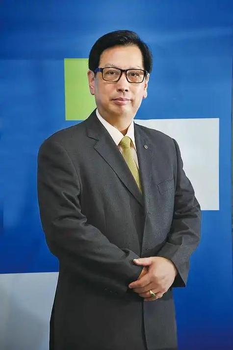 迪娜鲍威尔是脸书的高管吗