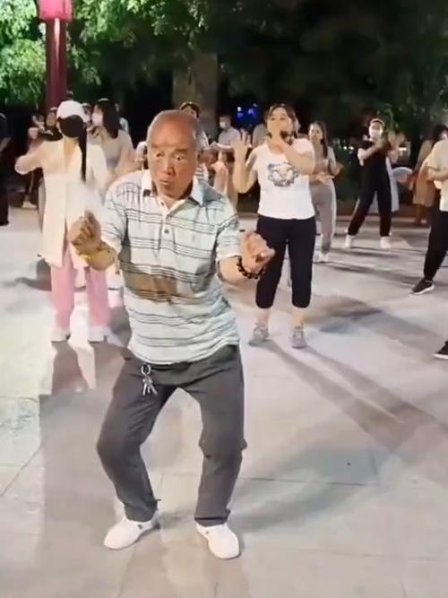 搞笑舞蹈视频大全 爆笑