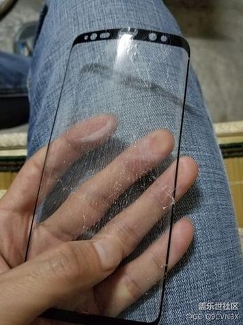 有个小坑是屏幕还是膜