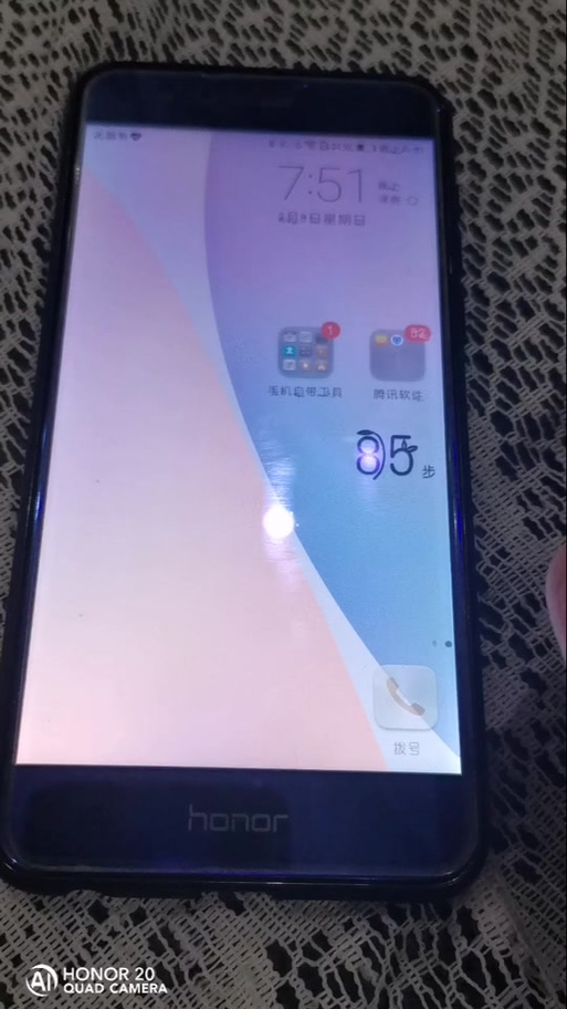华为手机突然变半屏