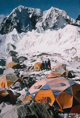 北面雪山基地营羽绒服