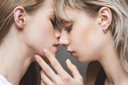 女人同性相恋的5大表现