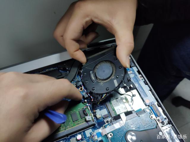 惠普笔记本风扇拆卸图解