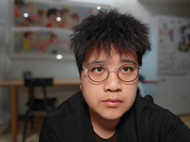vivo手机前置摄像头模糊怎么回事