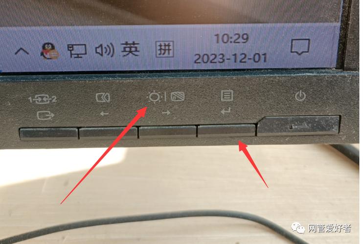 显示器怎么自动调整