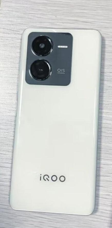 iqooz8