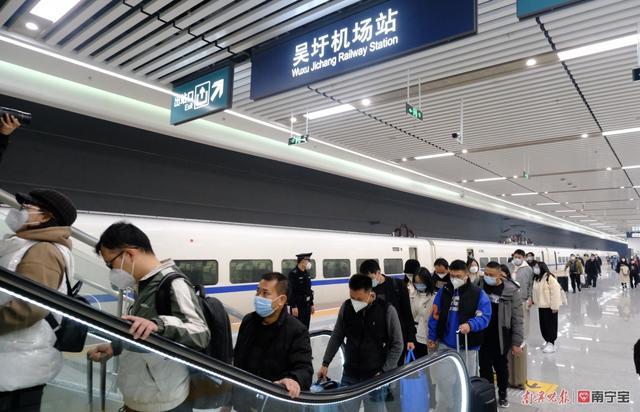 火车东站到吴圩机场开通地铁了吗