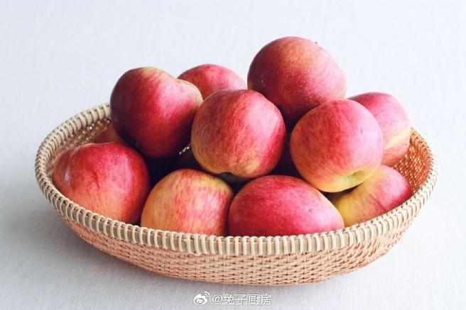小苹果哪一年出来的