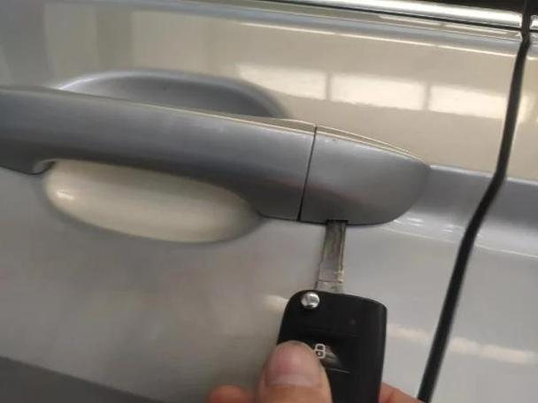 车电耗尽机械锁打不开