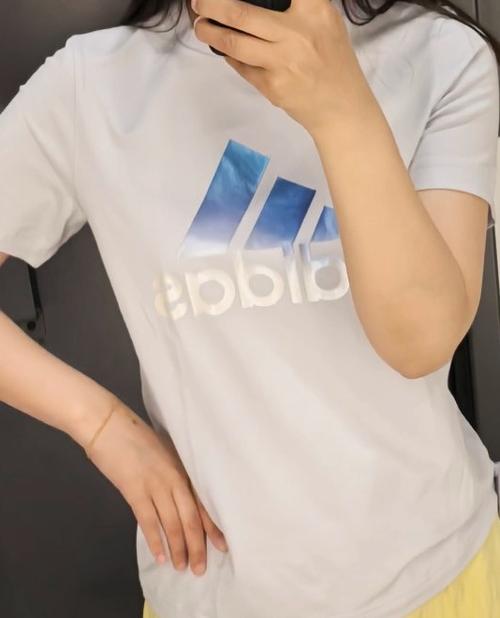 短袖衣服太长秒变时尚