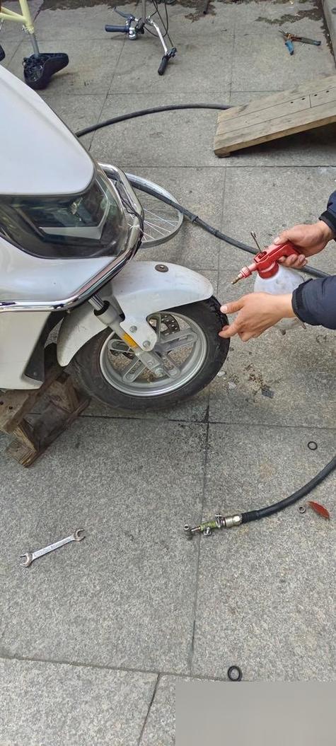 电动车一震动就断电等一下又能走