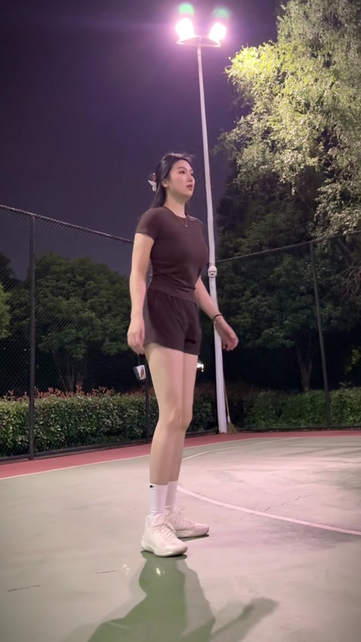 美女打篮球