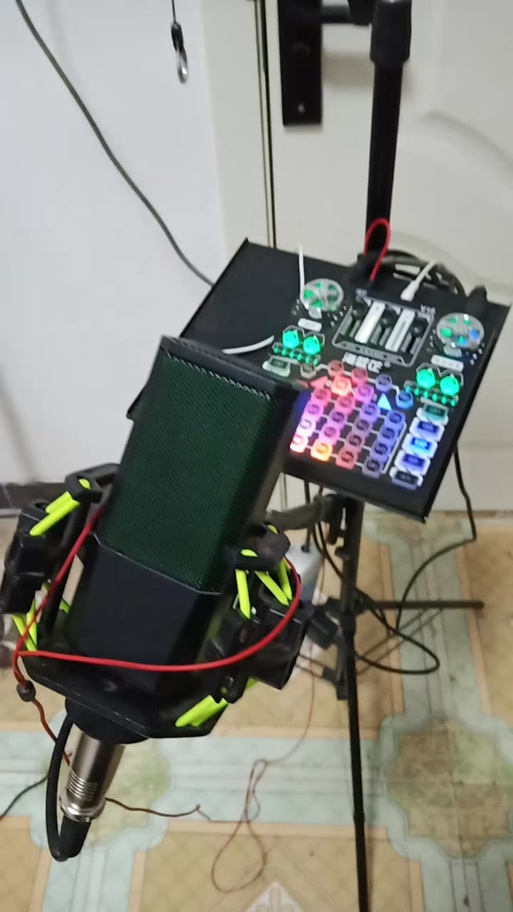 v8声卡可以连接电脑吗