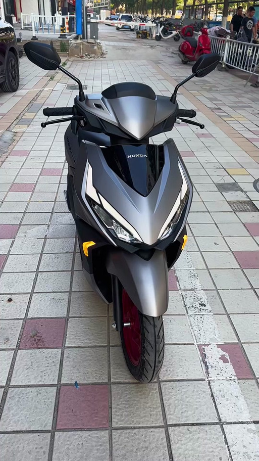 新大洲本田踏板摩托车