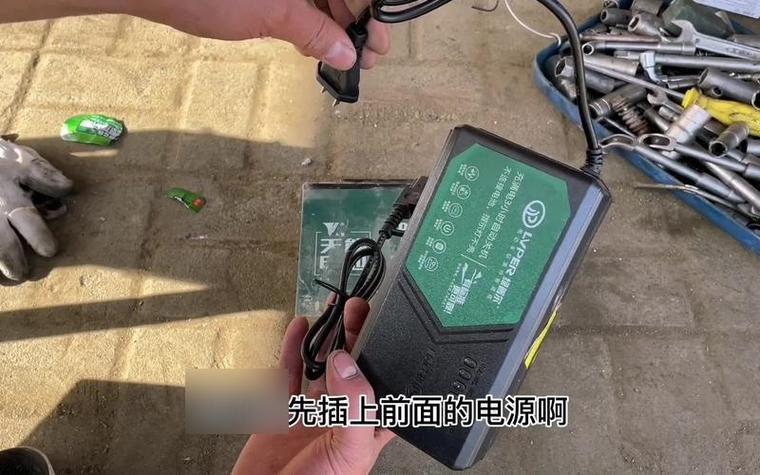 电瓶车充电正确方法先插电源