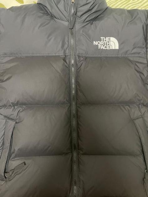 北面羽绒服刺绣有连线是真的假的