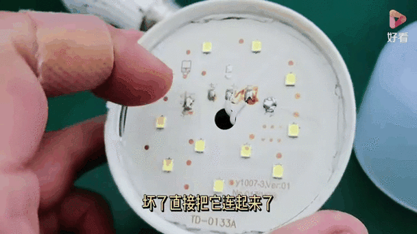 嵌入式射灯怎么换灯泡