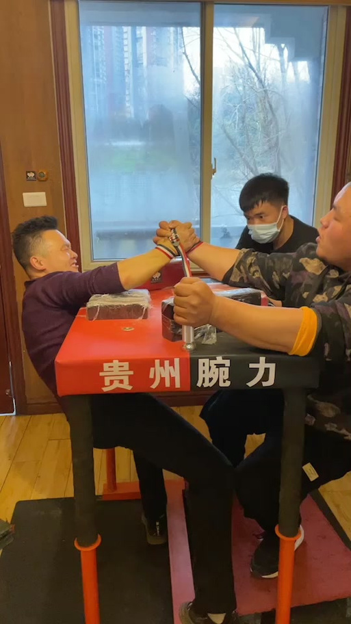 一拳打出500磅正常吗