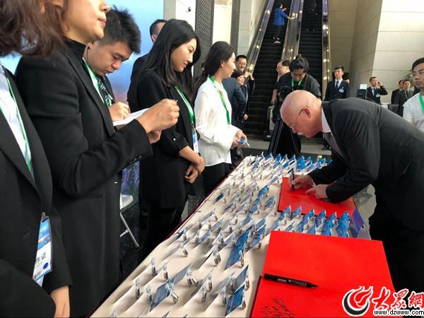 开局签到外交部,获得系统