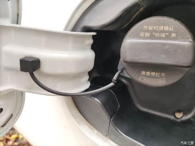 油箱盖被吸得很紧怎么办