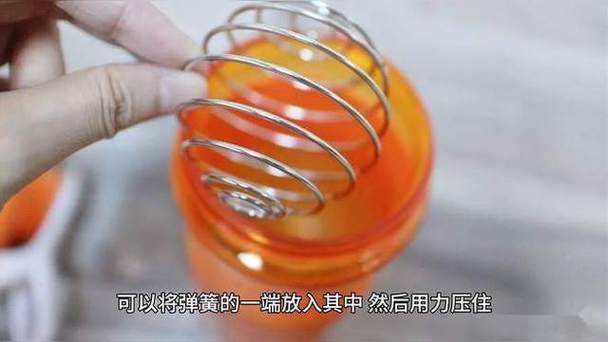 安装弹簧的方法视频