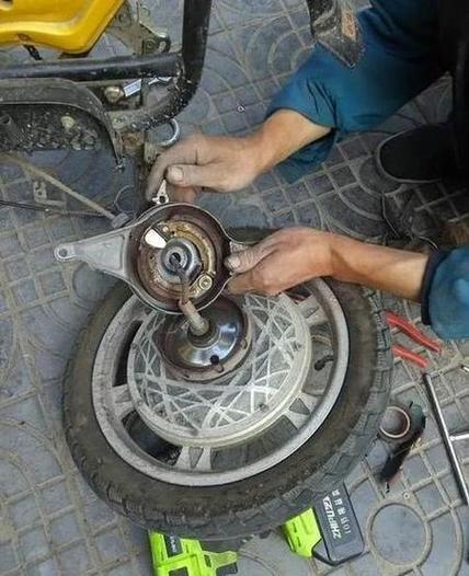 电瓶车刹车不断电怎么维修