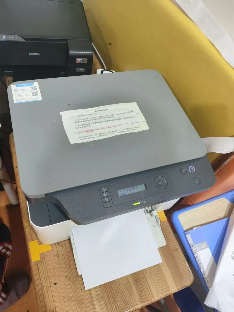惠普136wm打印机怎么换墨盒