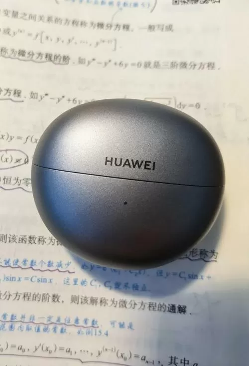 华为插了耳机还是外放