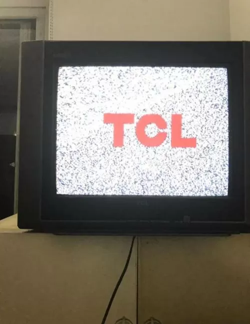 老式电视机颜色发黄