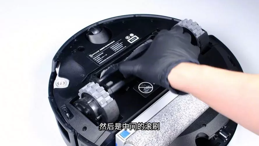 科沃斯扫地机器怎么拆毛刷