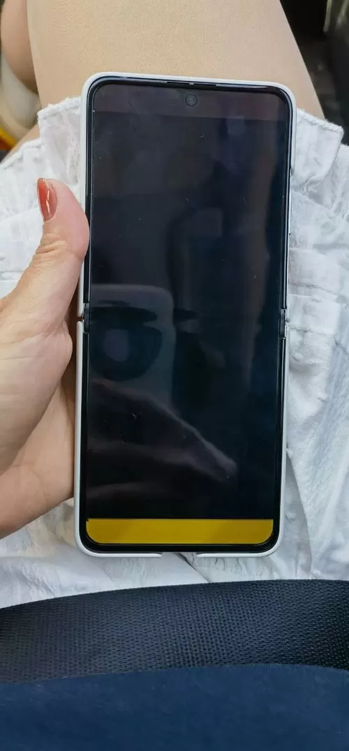 华为手机屏幕出现一个小黑框