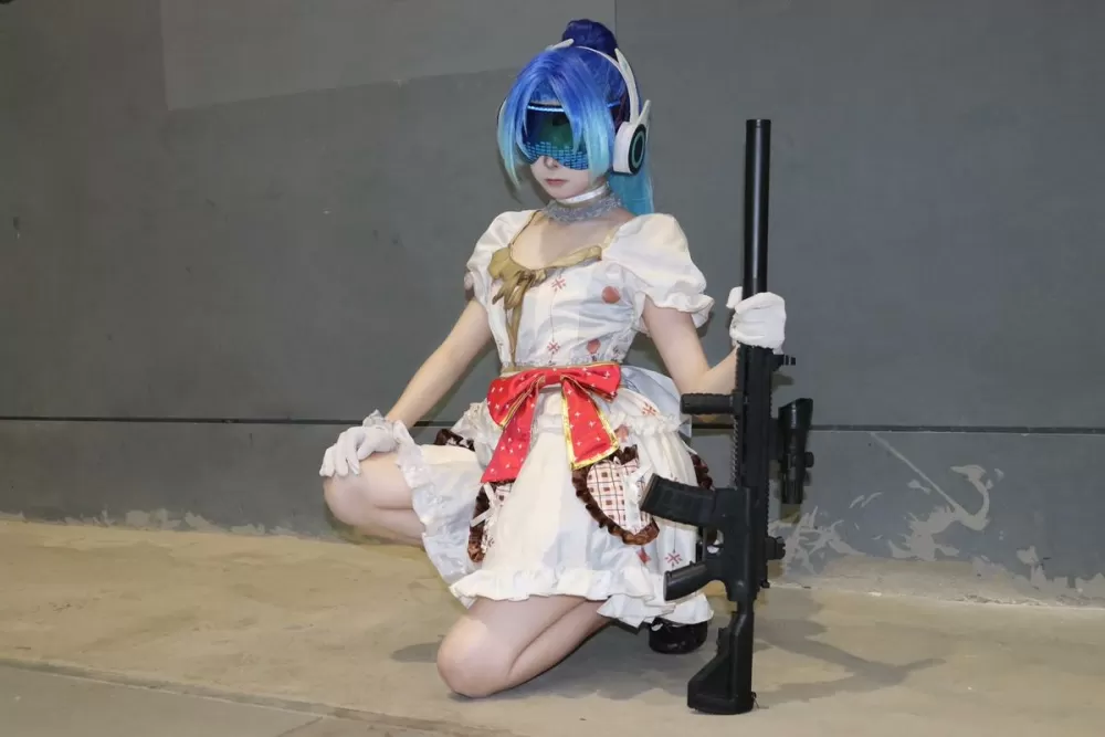 和平精英女角色cos光脚